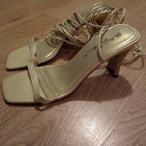 Vintage Sweet 17 Gold Shoes- 9